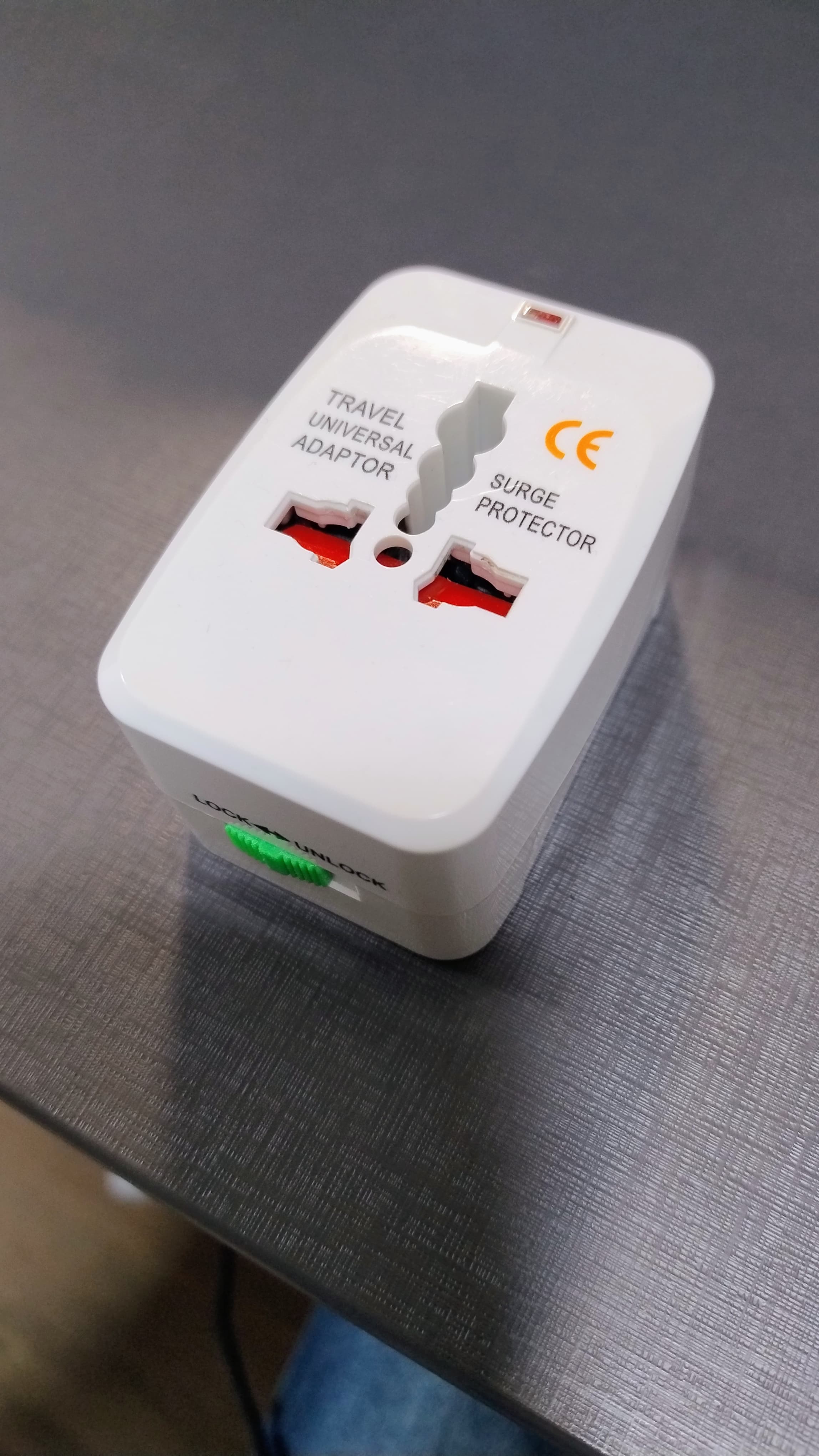 Adaptador Universal de Viagem 